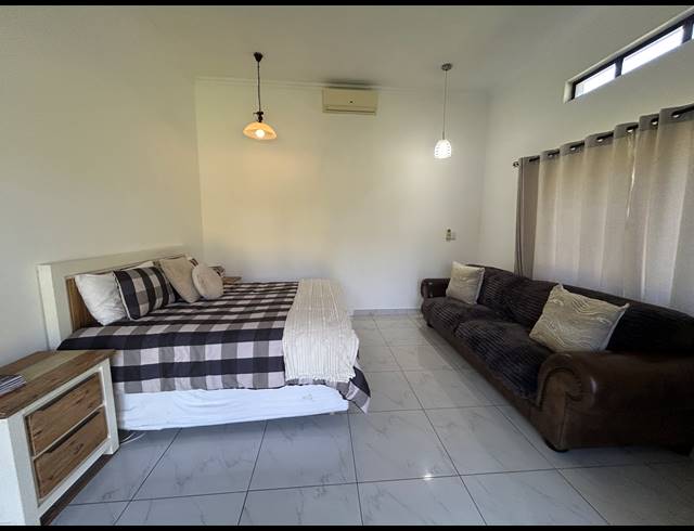 4 BEDROOM FREESTANDING FOR SALE IN PALM LAKES ESTATE